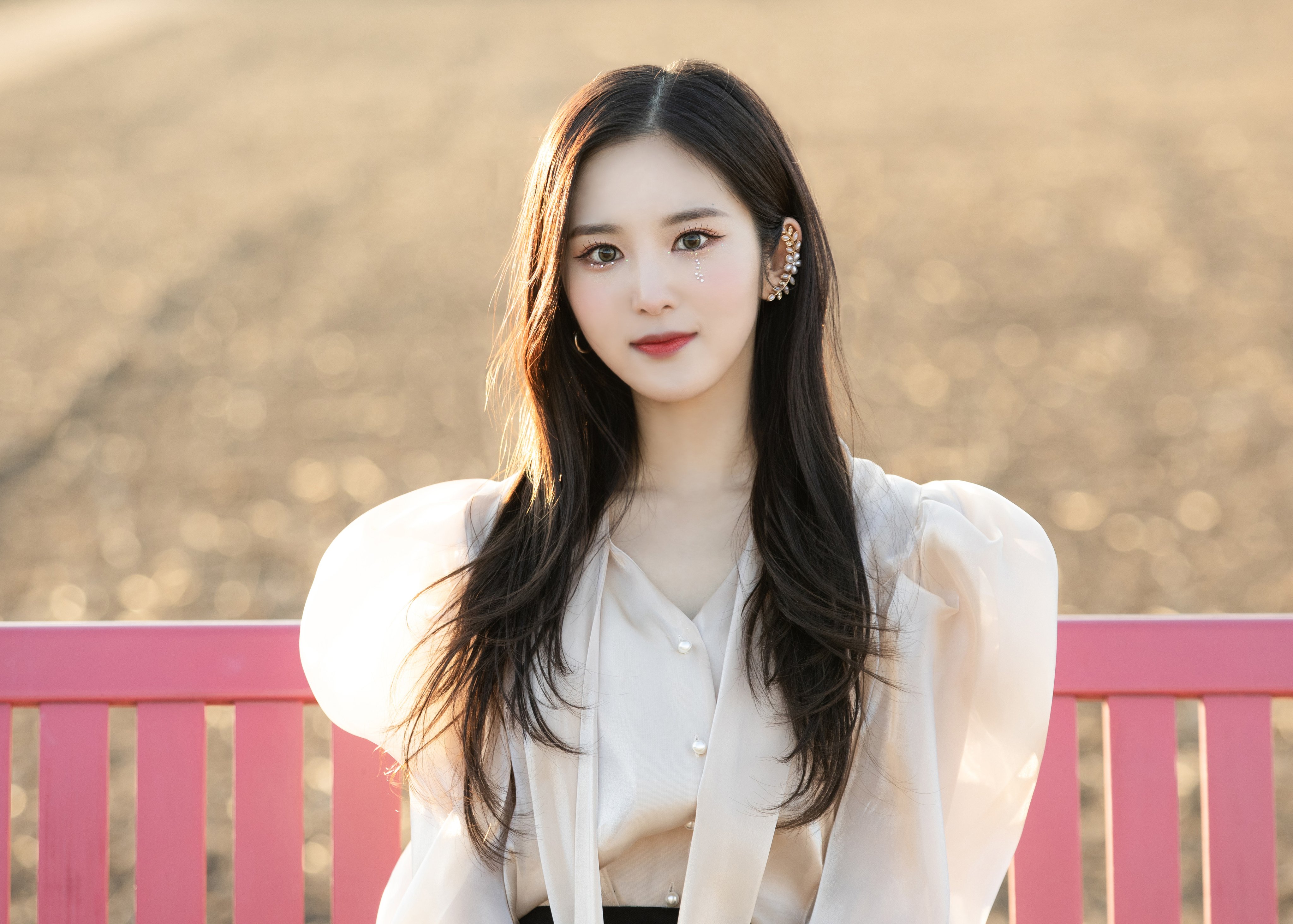 1997年3月22日出生于韩国首尔东大门区,韩国流行乐女歌手,韩国女子唱