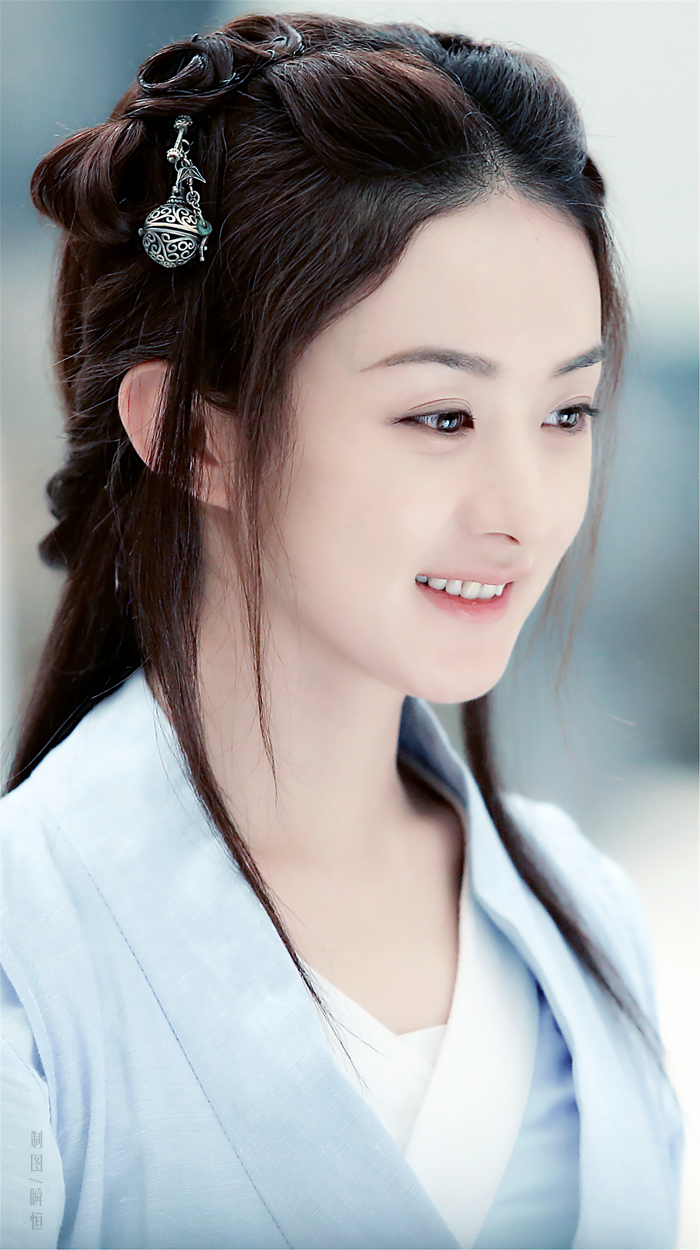  p>赵丽颖,1987年10月16日出生于河北省廊坊市,中国内地影视女演员.