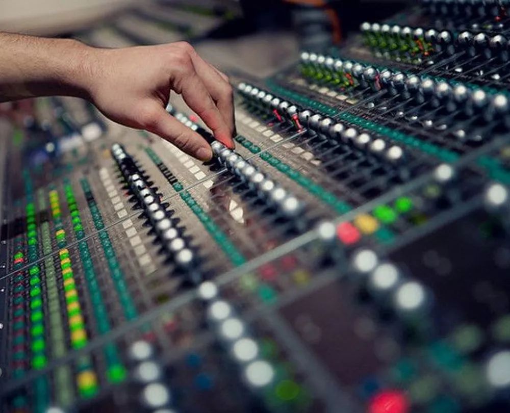 《调音师》是2016年拍摄的剧情,爱情类电影