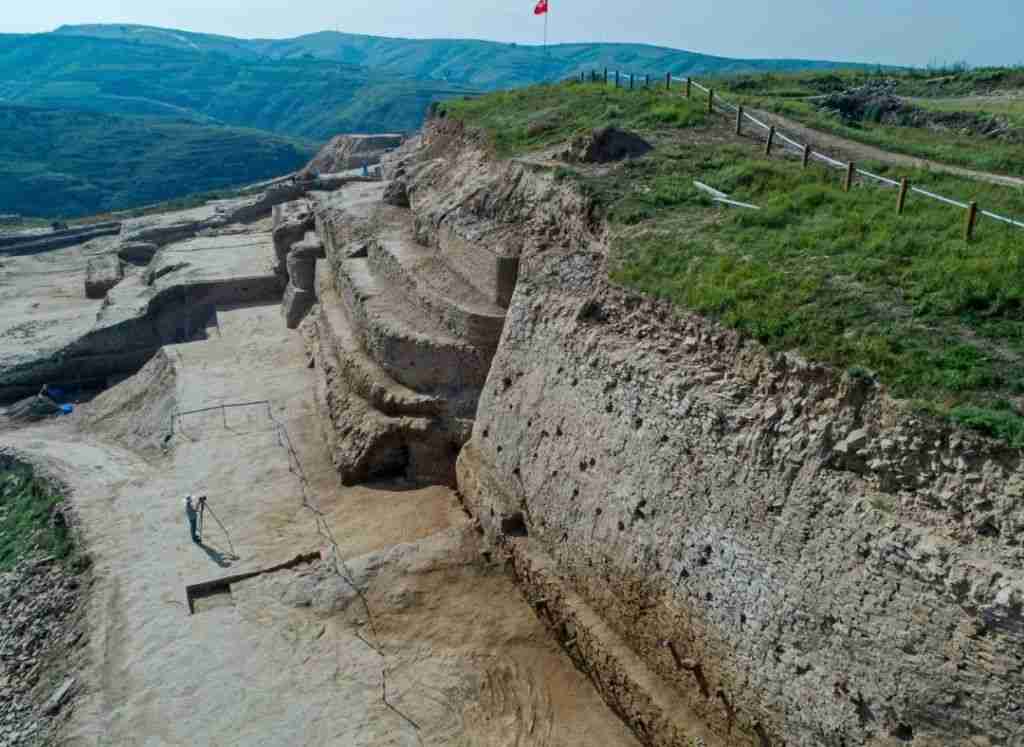  p>石峁遗址皇城台位于陕西省 a href="#" data