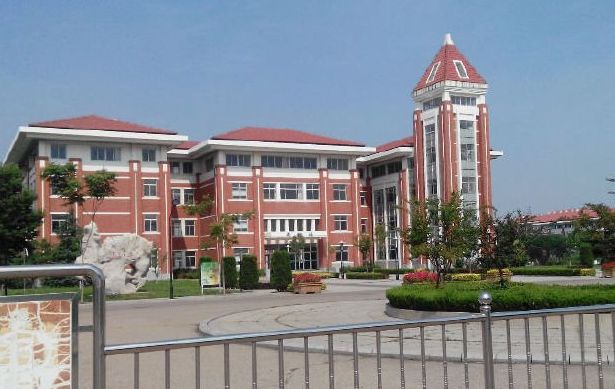 胶州市初级实验中学