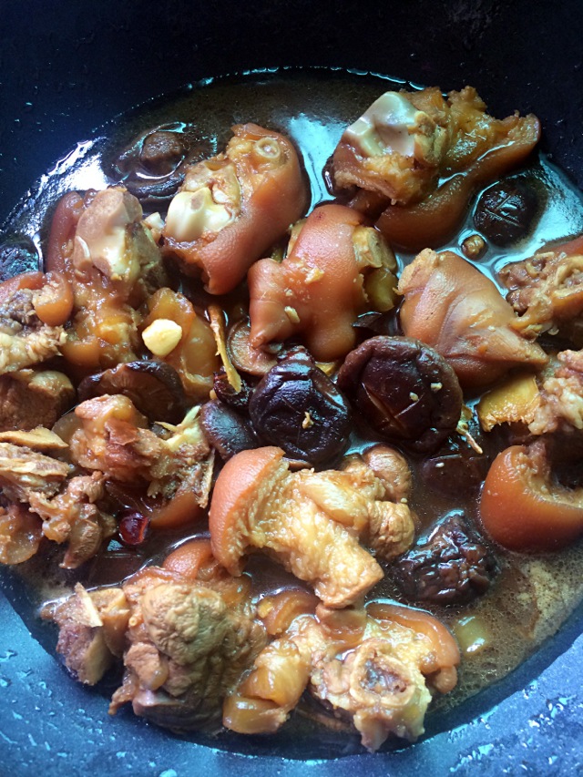 红枣香菇煲猪蹄