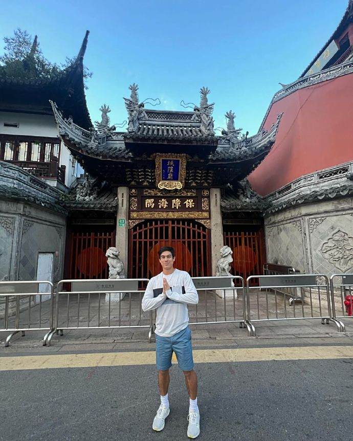 场外的麦克唐纳德