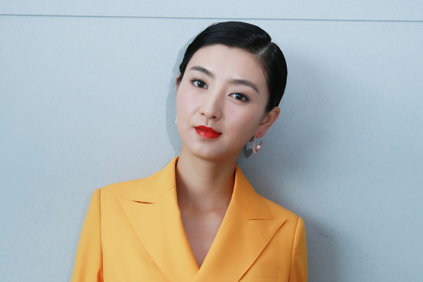  p>斓曦,1983年9月4日出生于安徽省安庆市,毕业于 a target="_blank"