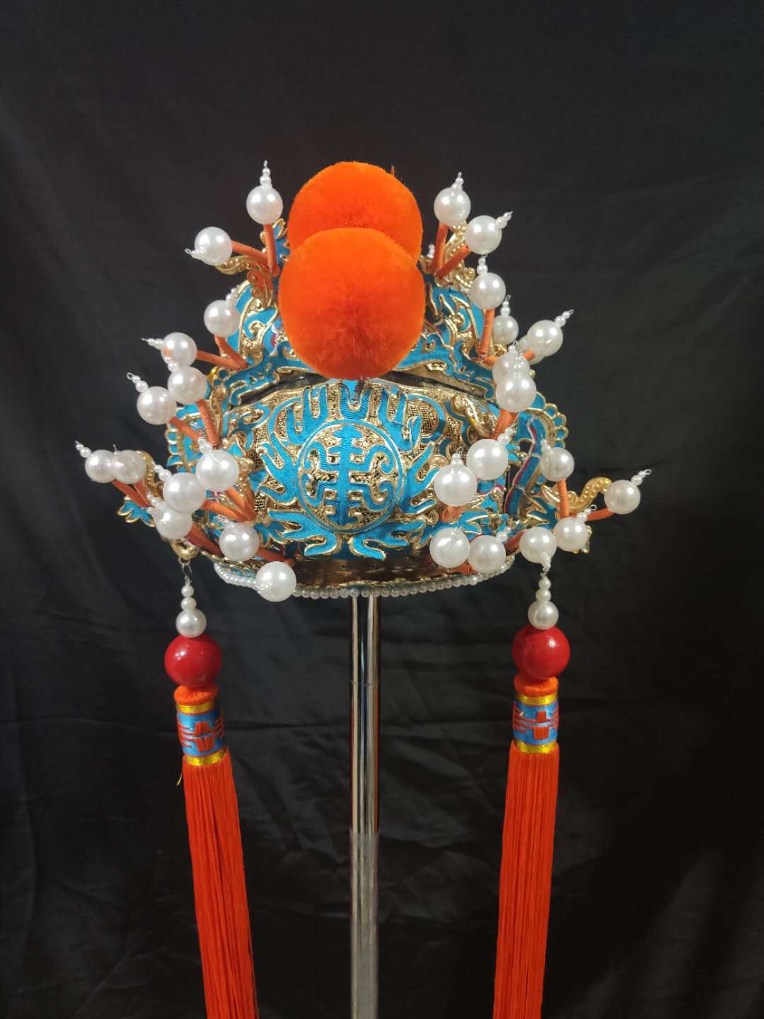  p>草王盔,是 a href="#" data-lemmaid="3836048">戏曲表演 /a>时