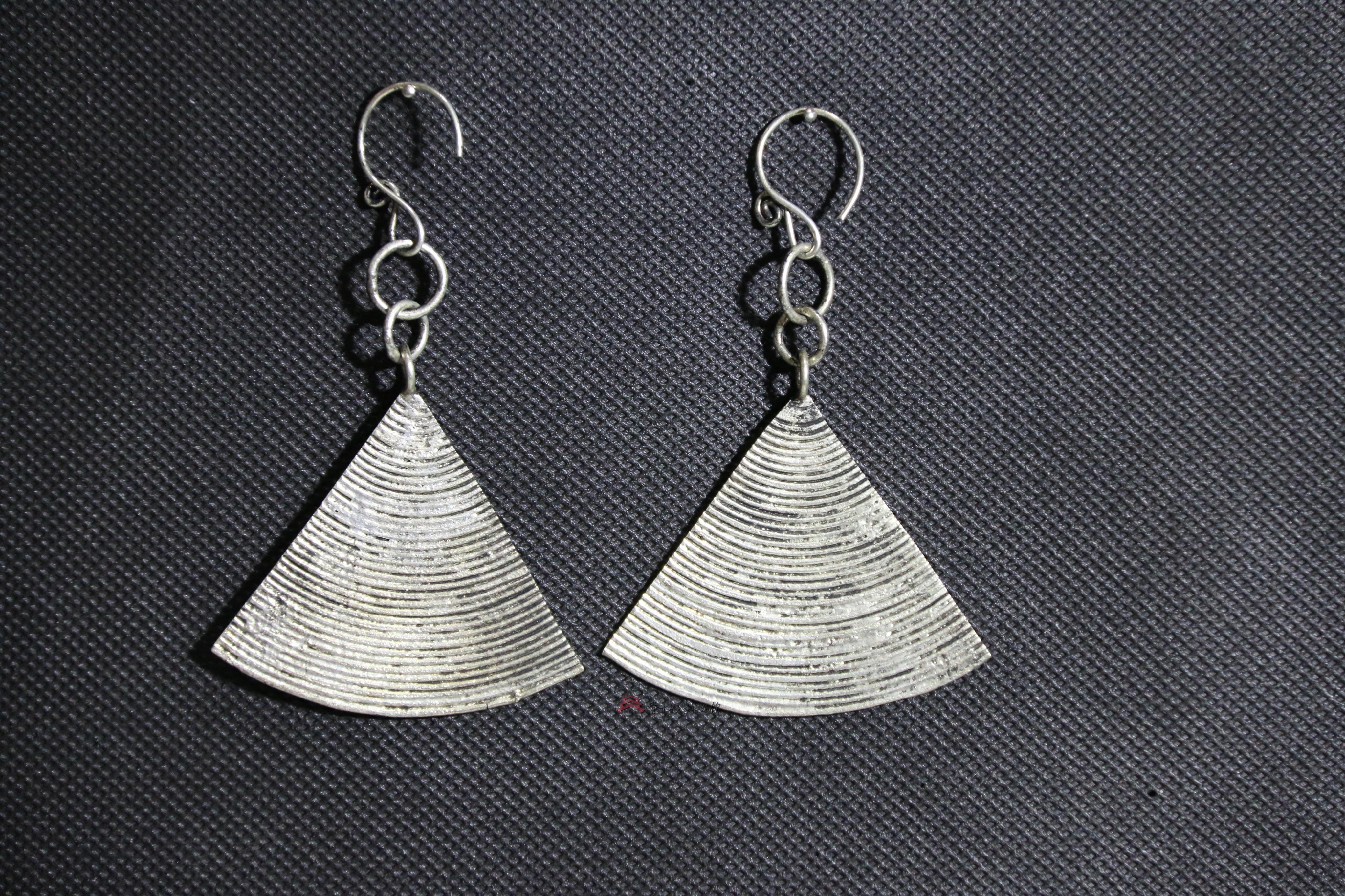 当代兴义苗族扇片耳环