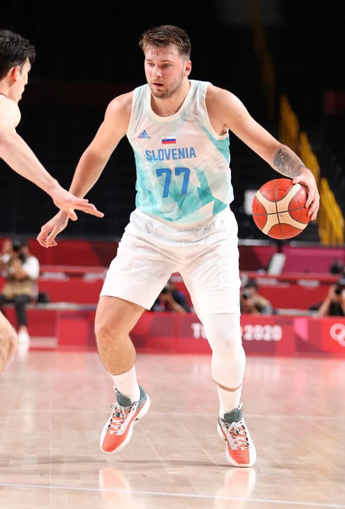  p>卢卡·东契奇(luka don  i  ),1999年2月28日出生于 a target="