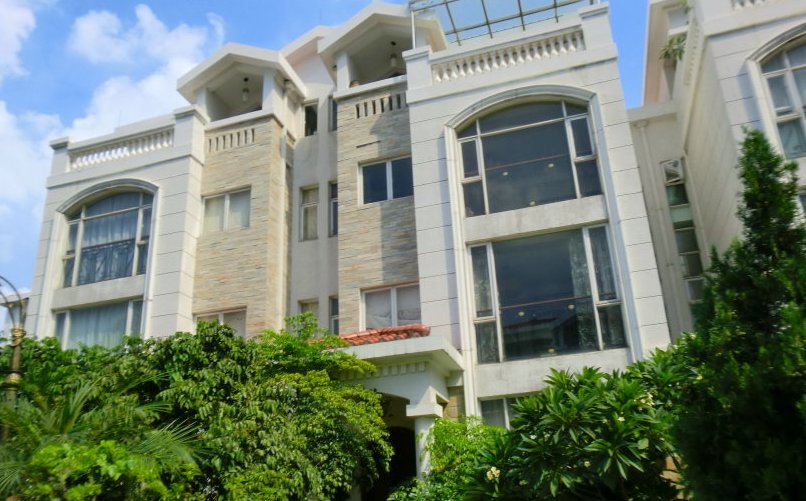 碧桂花城锦湖豪苑位于佛山市顺德陈村,由碧桂园物业发展有限公司