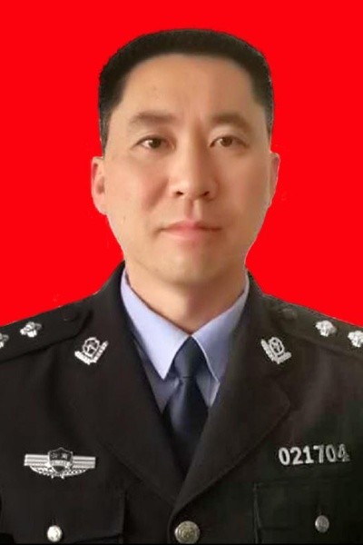  p>李克松,现任昭通市绥江县人民政府副县长,县公安局局长 span class