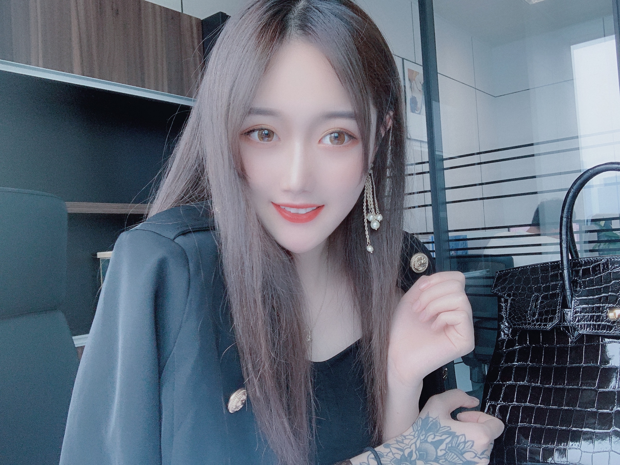 sup>,女 sup data-ctrid="171b4h4n">1 /sup>,直播平台:快手直播 sup