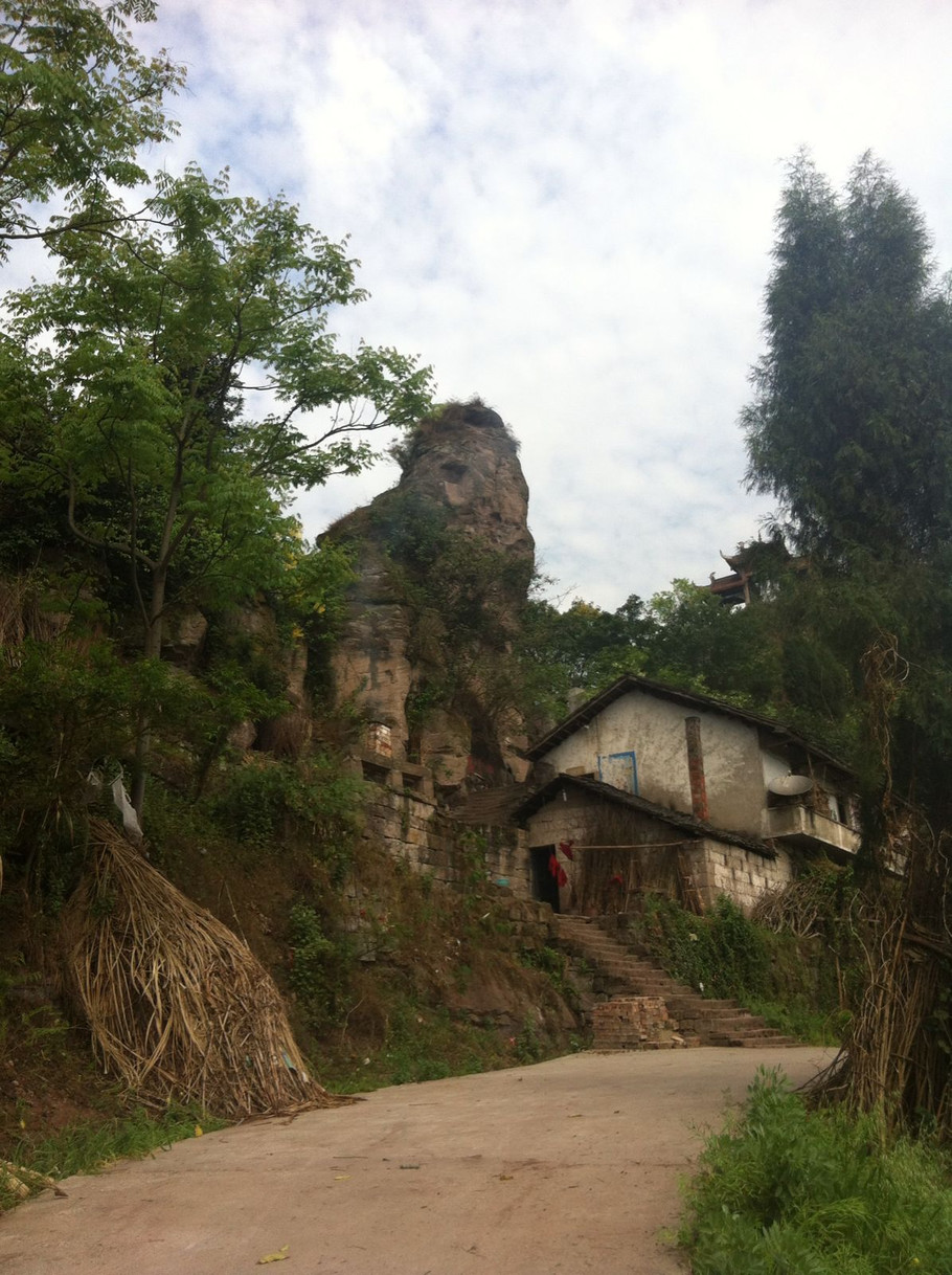  p>石公石母,位于四川武胜县赛马镇石林村境内.