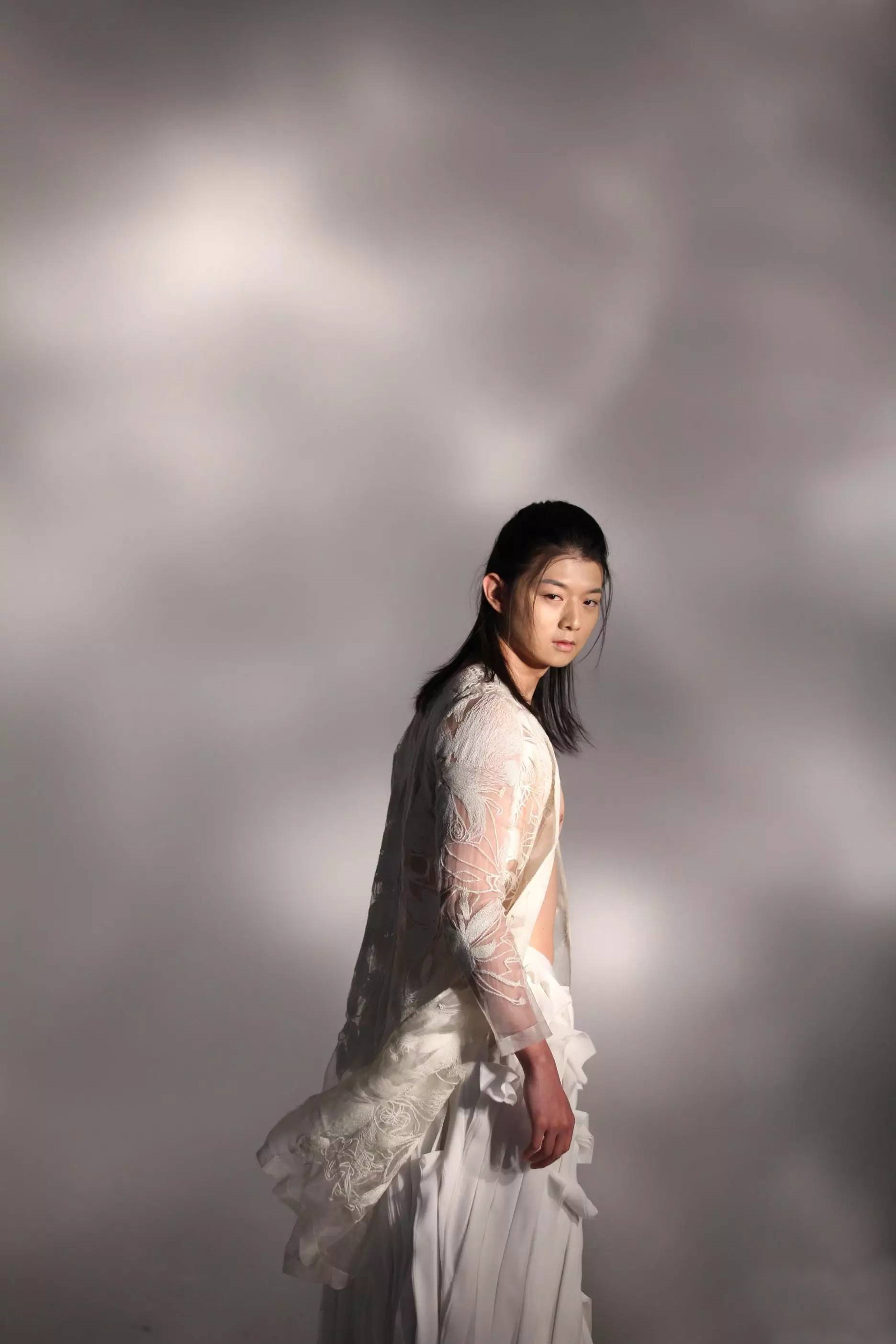  p>霍尊,1990年9月18日出生于上海,中国内地男歌手,音乐人,毕业于 a