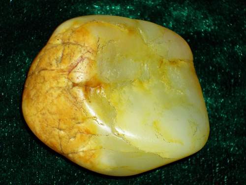 此砾石形玉石大小不一,磨圆茺甚好,多呈浑圆状. /p>