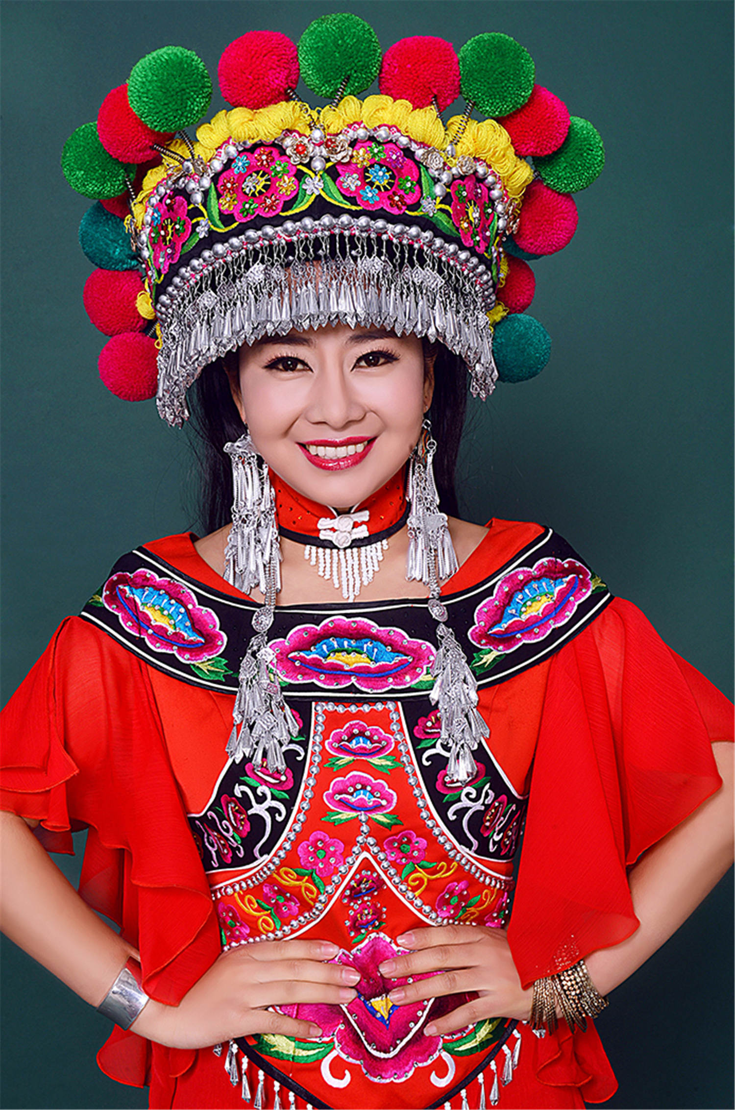  p>周丽珍,1986年10月24日出生于云南省楚雄州姚安县,中国内地女歌手.