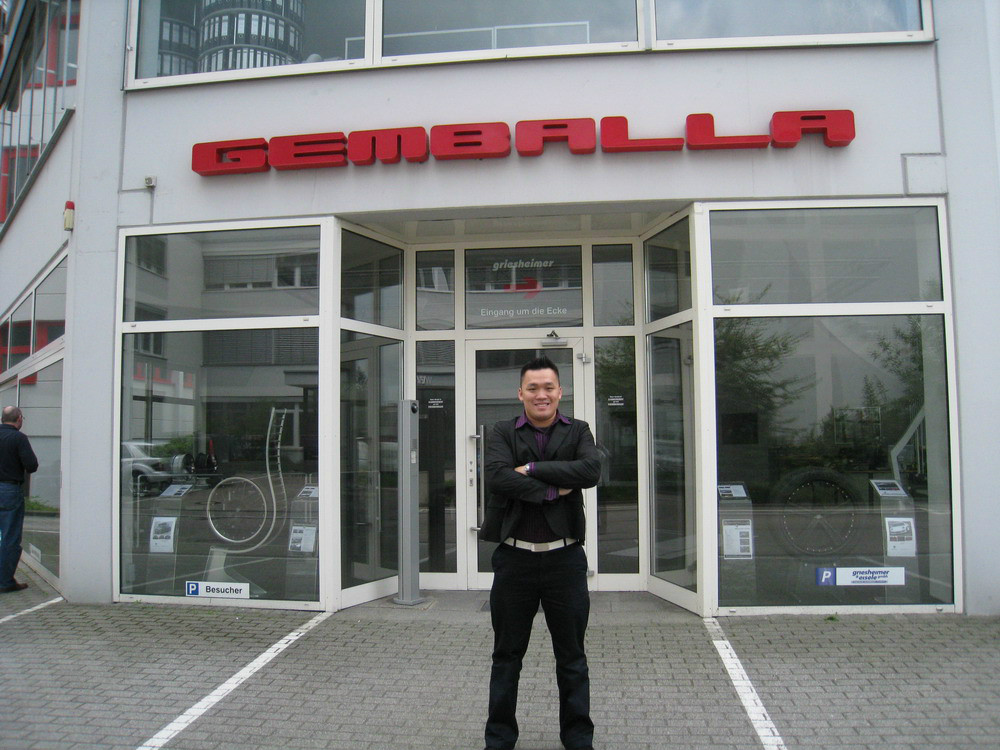 >胡奕,国际汽联认证 a target="_blank" href="/item/赛车手/3485137"