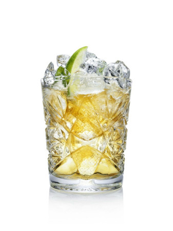  p>伏特加汤力(vodka tonic),这款鸡尾酒的名字取自它的配料伏特加和