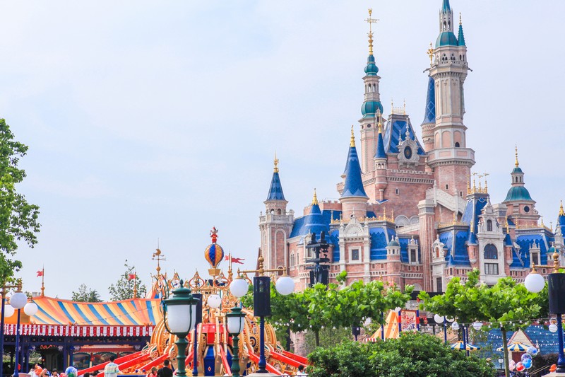  p>迪士尼乐园(disneyland)是指迪士尼公司旗下主题乐园的总称.