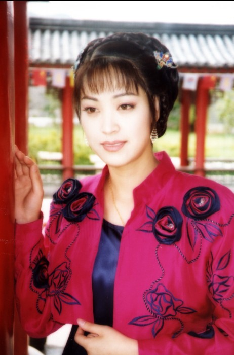  p>周木杨( i>原名周媛媛 /i>),毕业于 a target="_blank" href="