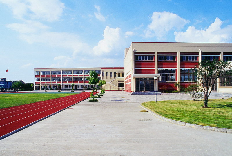 杭州西湖小学始创于1933年,位于曙光路143号