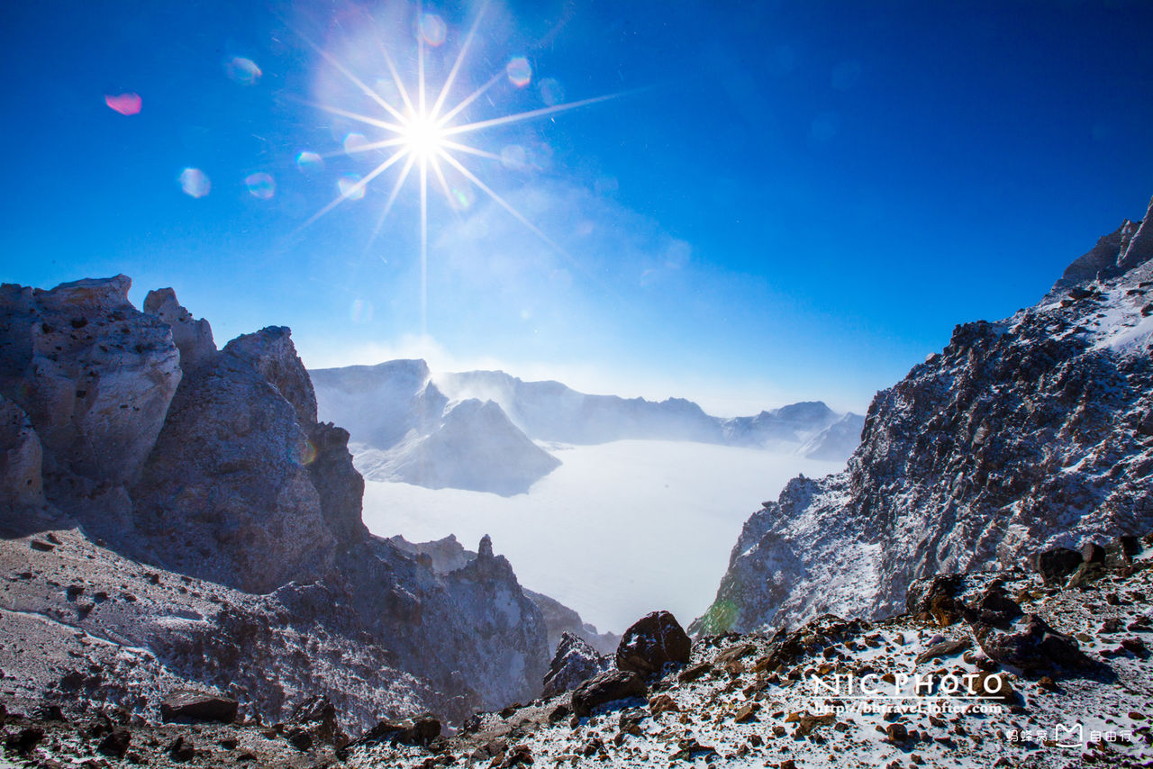  p>长白山天池(changbai mountain pool in the sky),又称白头山天池