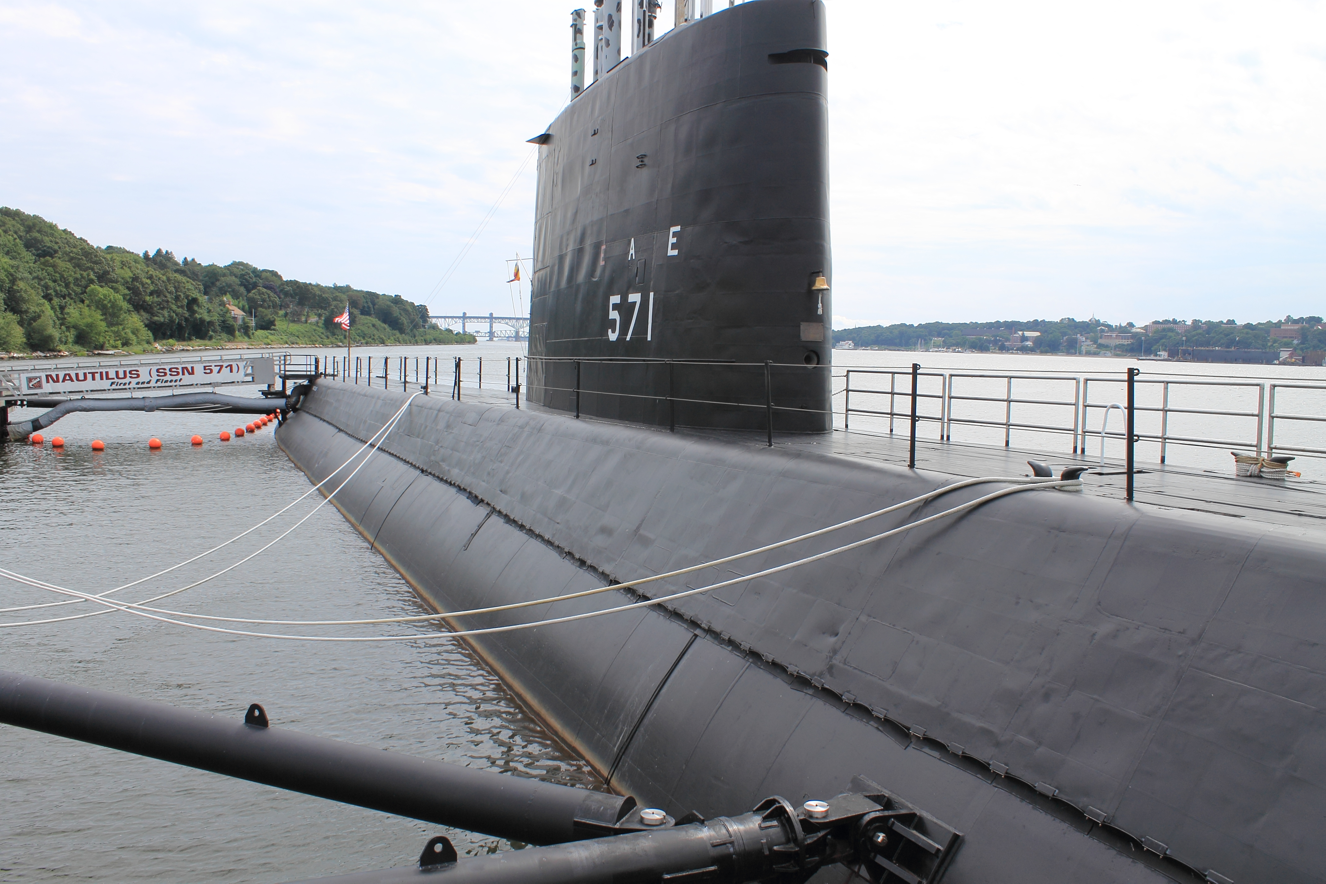  p>鹦鹉螺号核潜艇(英文:uss nautilus,舷号:ssn-571),是 a href="#"