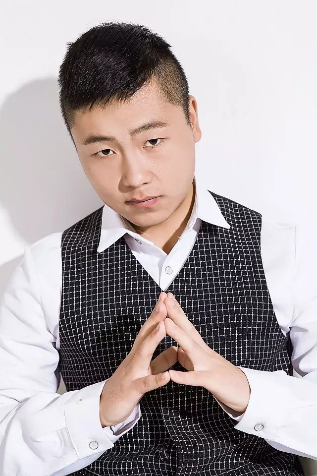  p>张永康,1990年1月15日出生于甘肃省平凉市,中国内地影视男演员