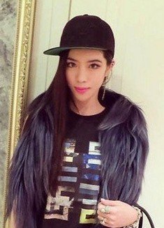  p>石贞善(arissa cheo),生于1982年,新加坡籍华人.艺名姚之宁.