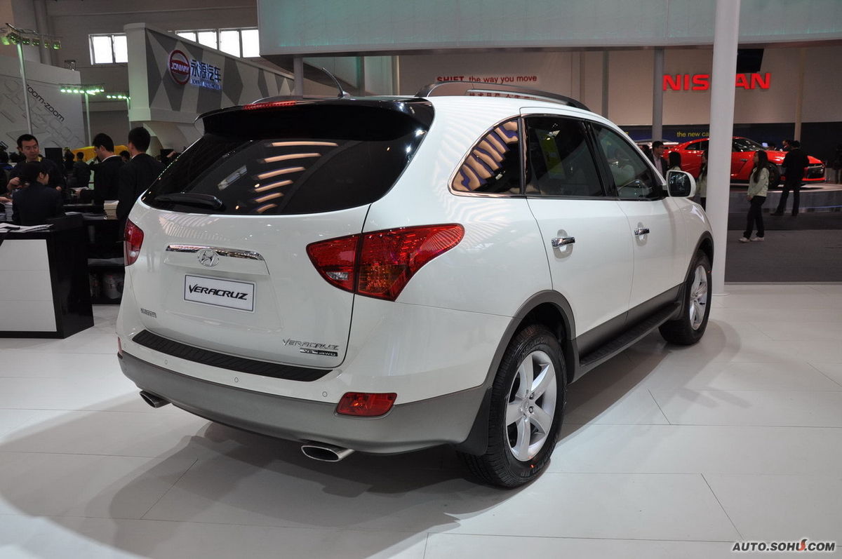  p>现代维拉克斯是一辆进口汽车,该车外观整体线条圆润,柔和,综合油耗