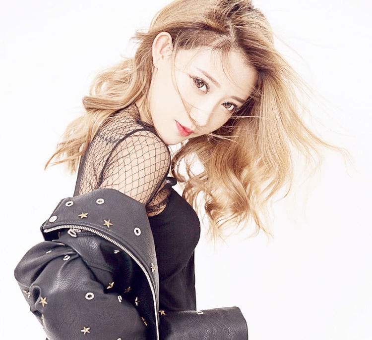  p data-id="go14moj1sk">快手小伊伊,1998年