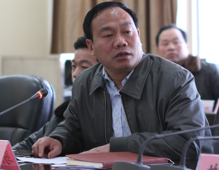 曾任河南省林州市市委常委,副市长.