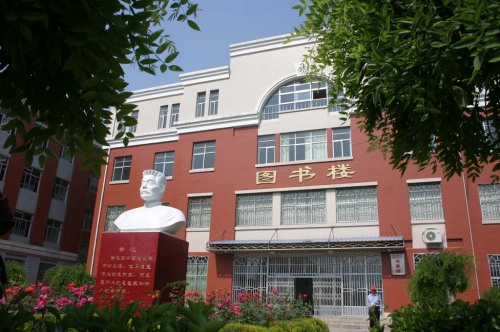  p>阳谷县第一中学坐落于山东省 a href="#">聊城市 /a> a href="#"