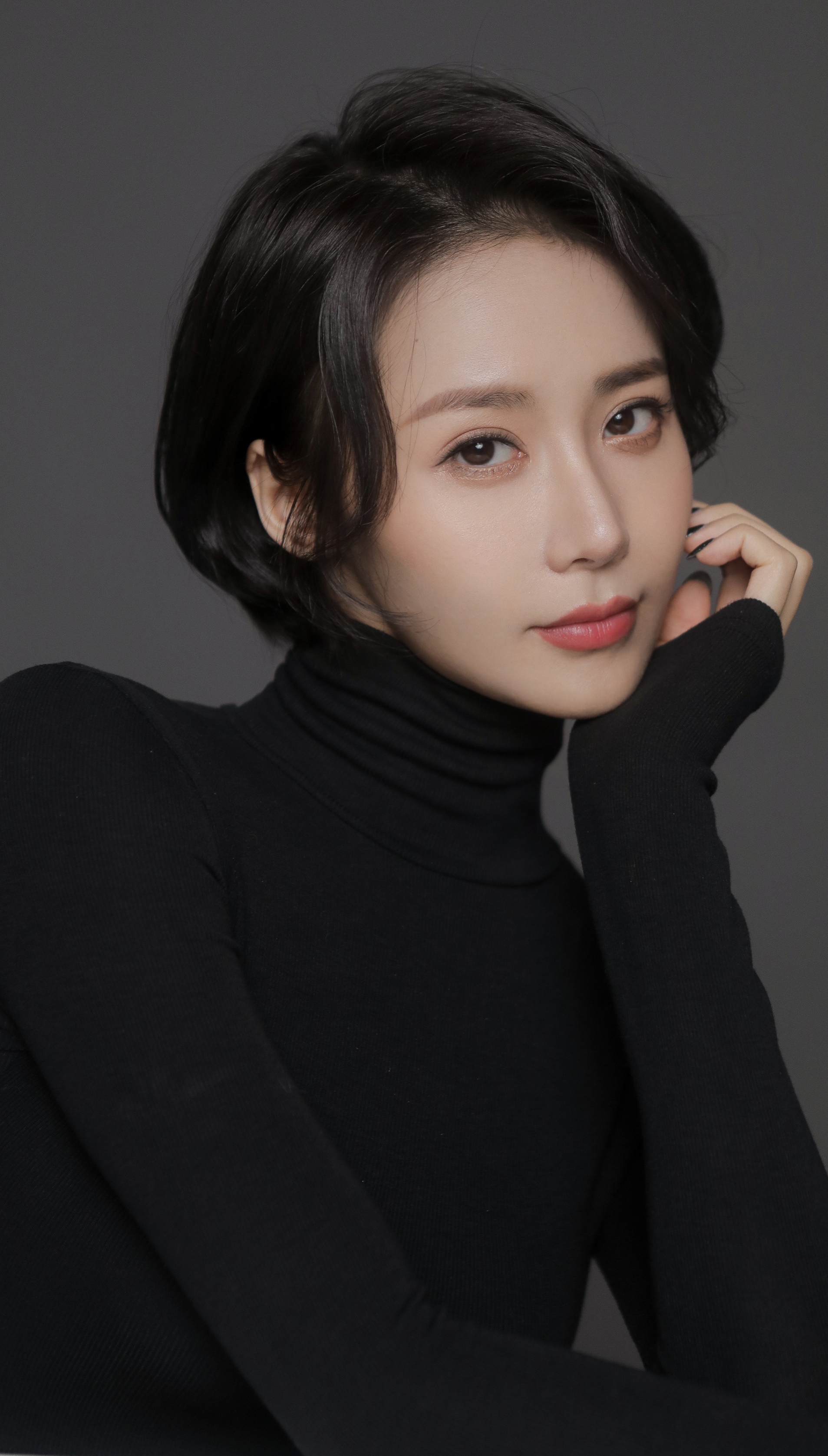 1993年8月23日出生于湖北省恩施市,中国内地女歌手,演员,毕业于北京