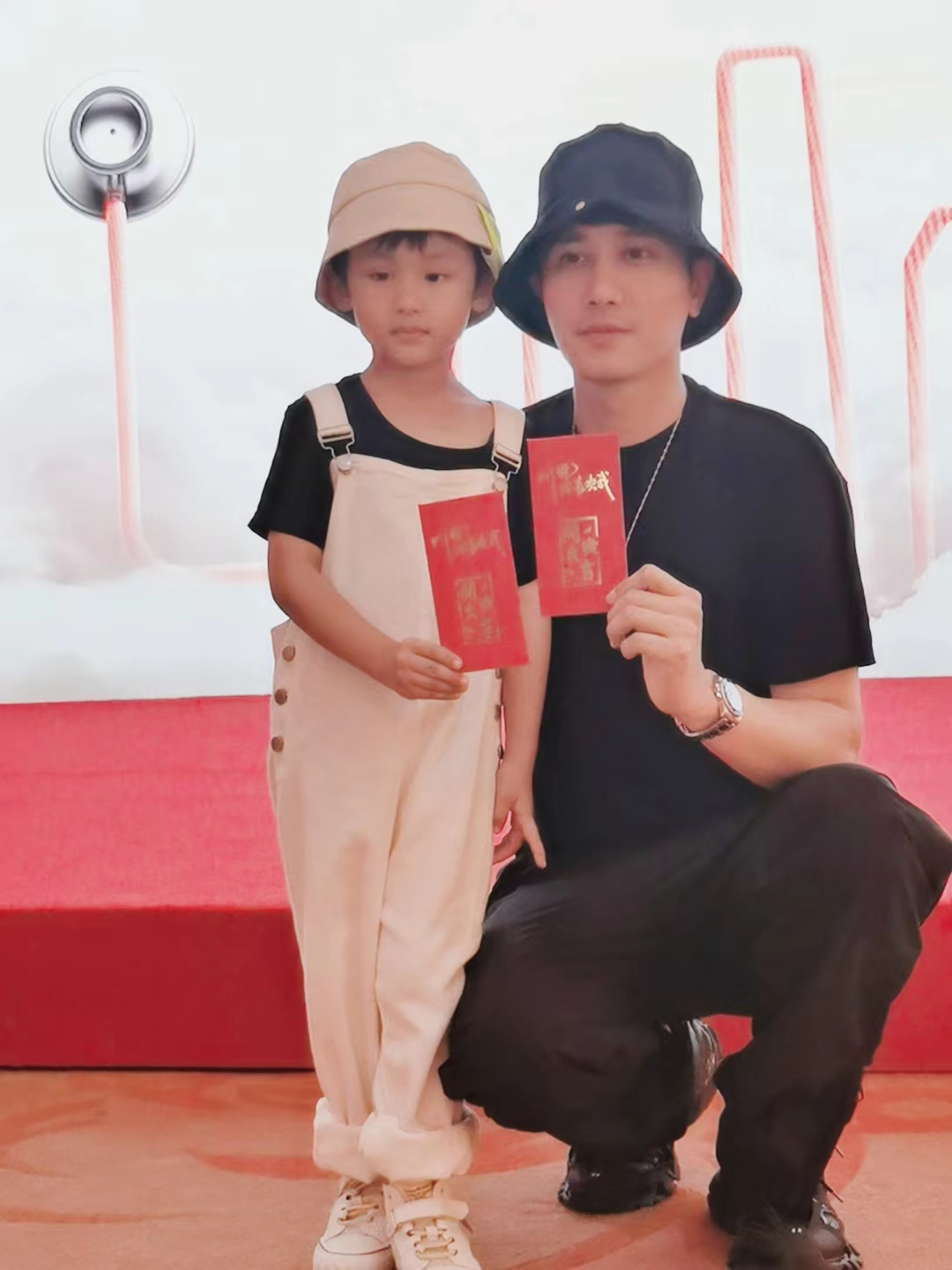 ="twrfbgwtb7ej">2020年在院线电影《送你一朵小红花》中饰演二叔孩子