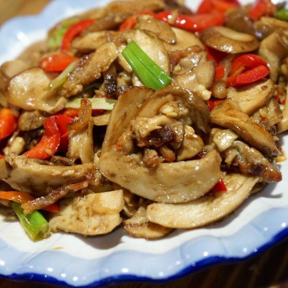 牛肝菌炒肉片