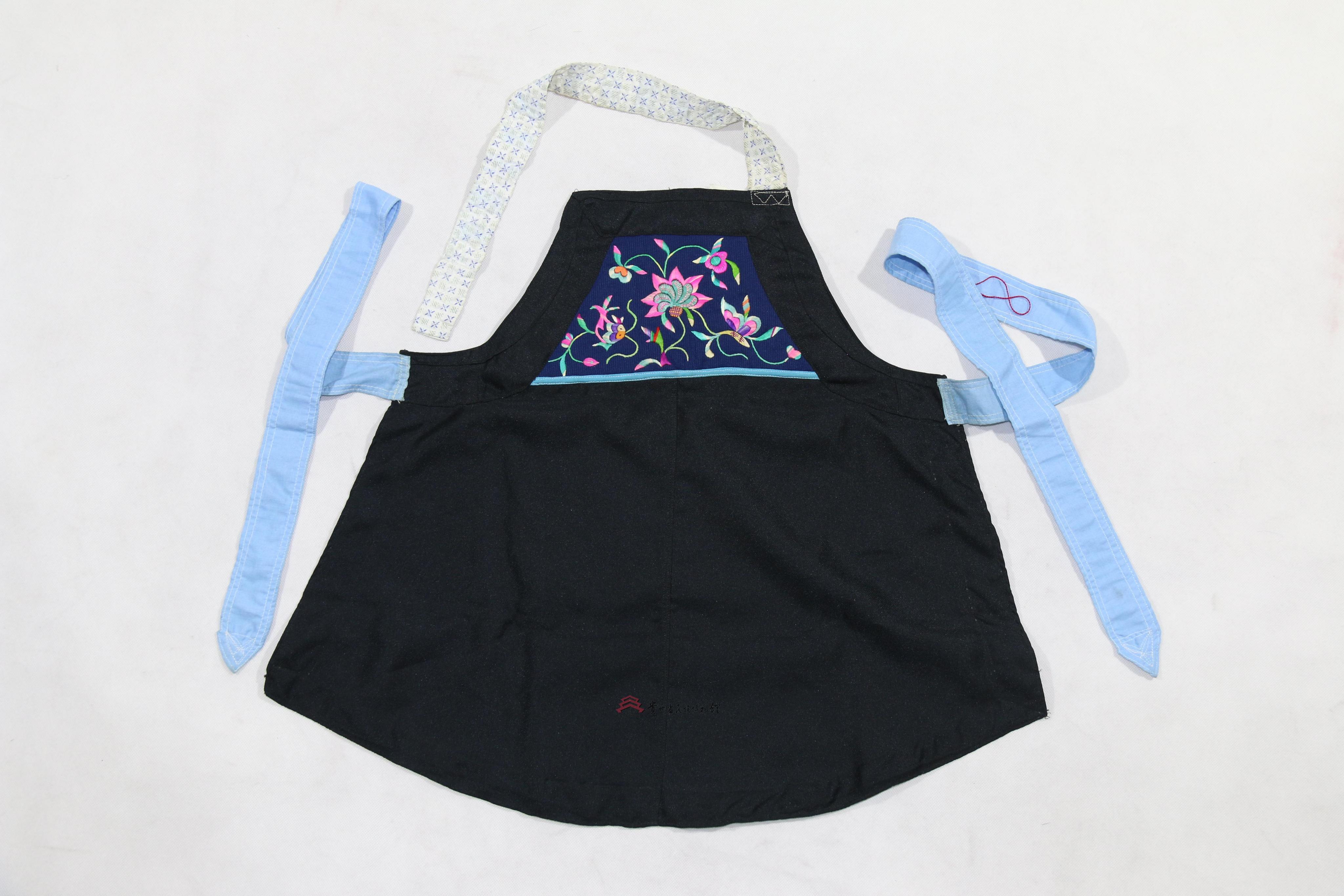 当代平塘毛南族女平绣花纹胸围腰