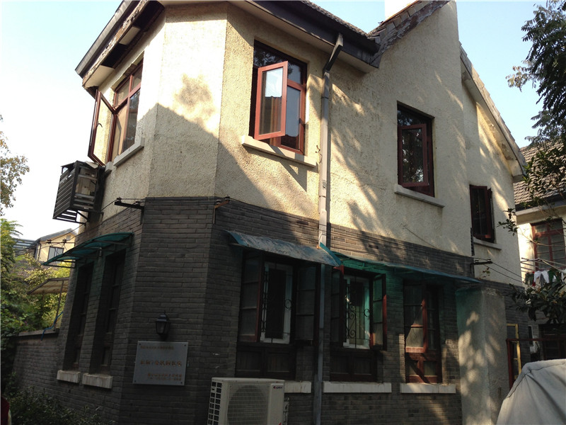栋民国时期的单栋住宅,建于上世纪四十年代,建筑占地面积约100平方米