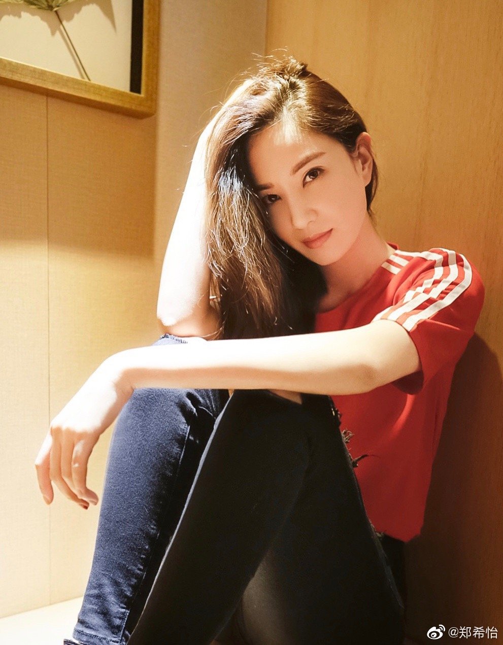  p>郑希怡,1981年9月6日出生于上海市,中国香港女歌手,演员, a target