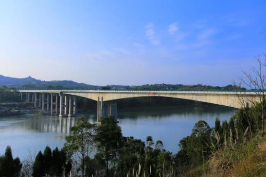>遂宁—广安高速公路(suining—guangan expressway),简称"遂广高速"