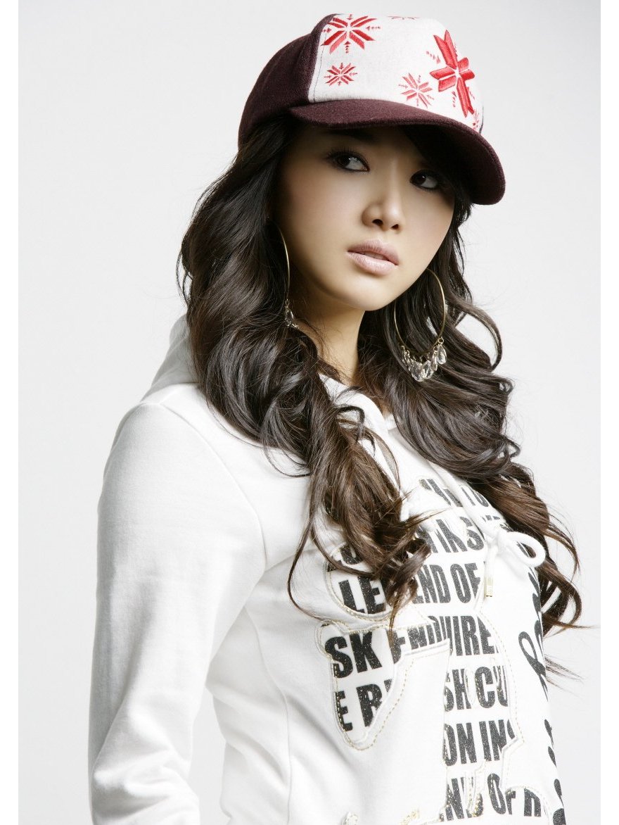  p>成恩(      ),本名朴成恩,1982年12月8日出生于韩国,韩国女演员