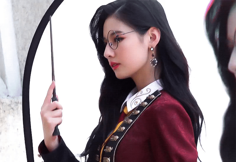  p>赵粤,1995年4月29日出生于湖北省武汉市,中国内地流行乐女歌手