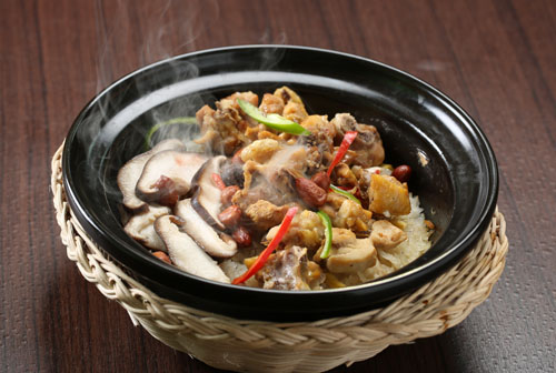 冬菇滑鸡煲仔饭