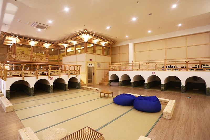  p>天池乐活汤泉位于北京市房山区房山燕山高家坡路11号. /p>