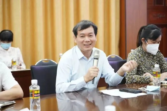  p>段华松,男,汉族,1969年7月出生,大学学历,教