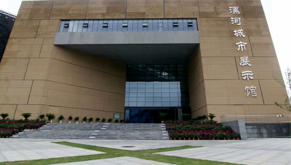  p>漯河市城市展示馆坐落于西城区文化园区,与 a target="_blank"