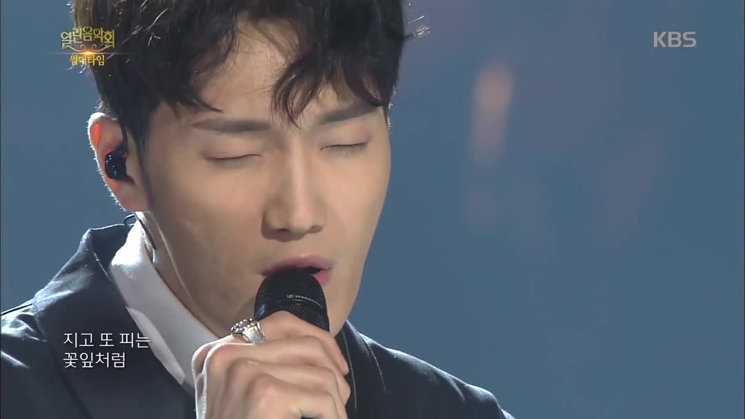 2011年出道的solo歌手,出道曲《傻瓜一样又哭了》.