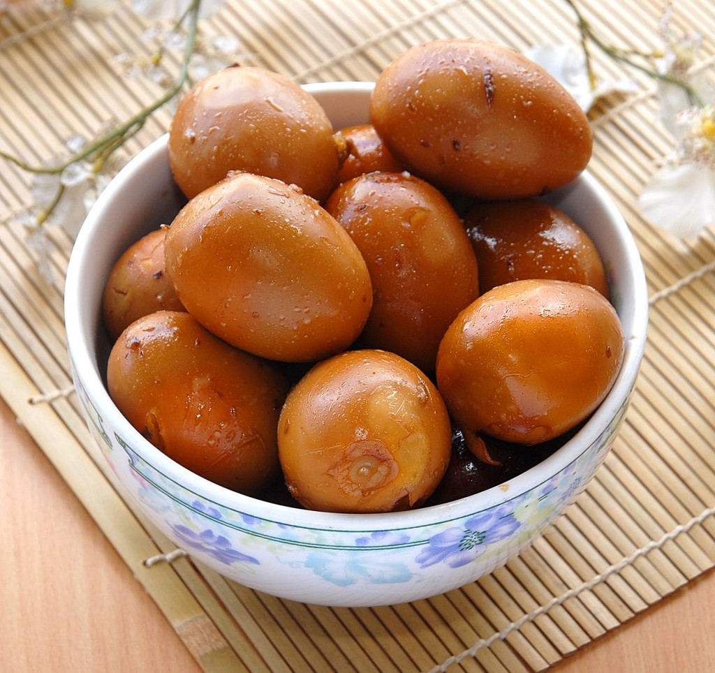  p>茶香虎皮卤蛋, 是一道特色美食,由鸡蛋,茶叶,八角,花椒等烹饪而成.