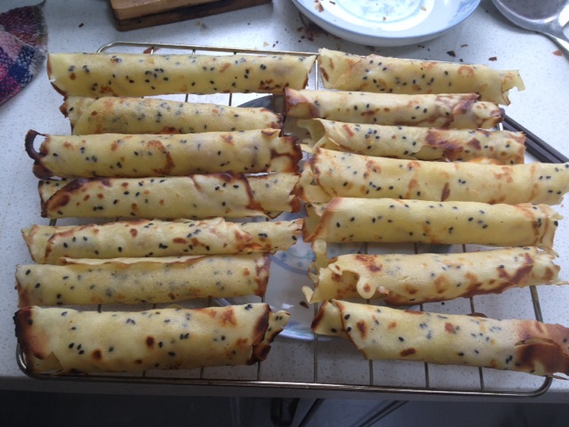  p data-id="gn4voef7ba">平底锅蛋卷是一道菜品,主料是鸡蛋,低筋面粉