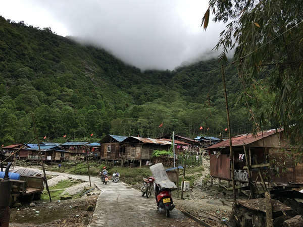  p>背崩村是西藏墨脱县背崩乡辖行政村,乡政府驻地.