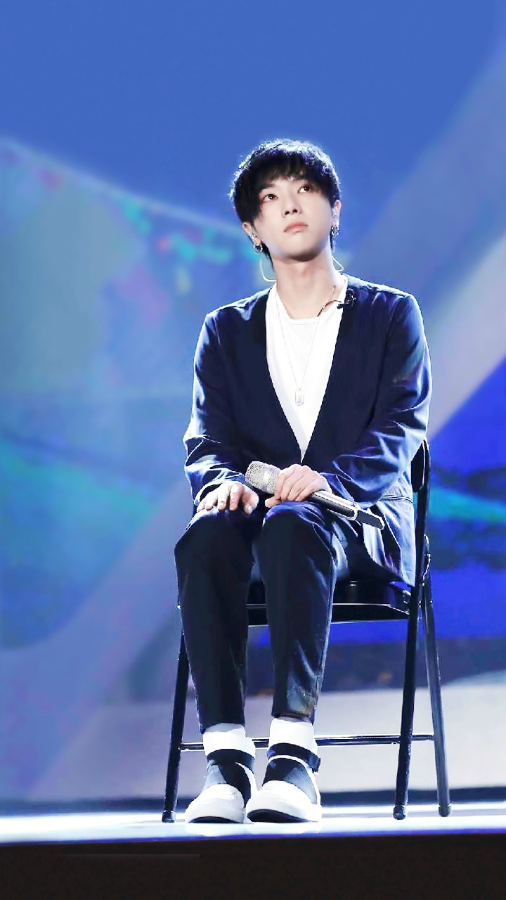  p>华晨宇,1990年2月7日生于湖北省十堰市,中国内地流行乐男歌手,作曲