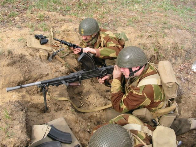 英国"布伦"l4a4式7.62mm轻机枪